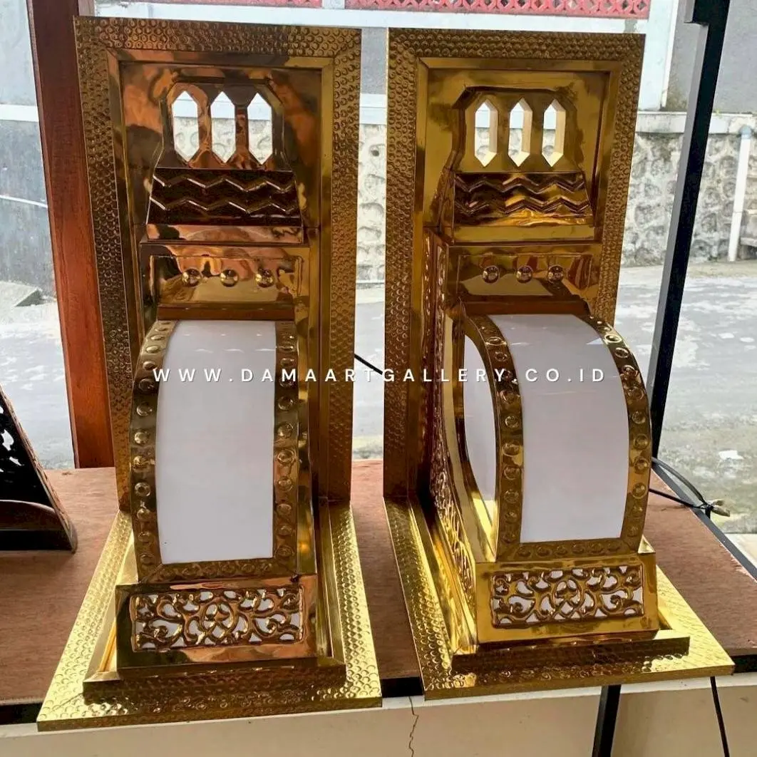 Replika lampu pilar masjid nabawi
